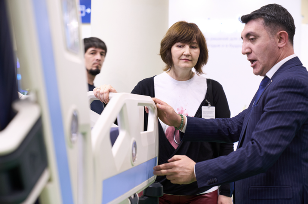 Медицинские кровати с принадлежностями. Обзор выставки «ЗДРАВООХРАНЕНИЕ 2024»